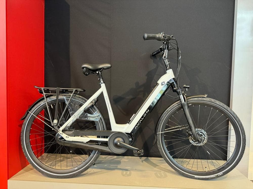 Avalon E-Motive white
